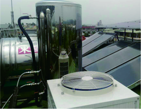 Pompă de căldură cu sursă de aer Încălzitor de apă echipat cu panouri solare